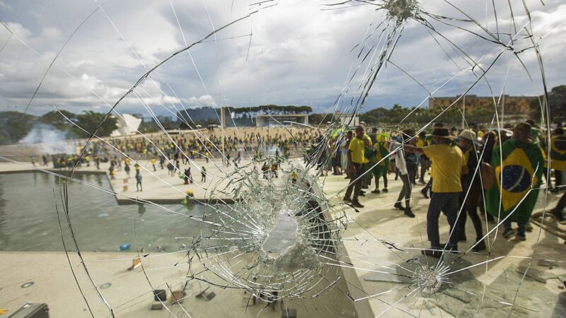 Anistiar crimes contra democracia é inconstitucional, dizem juristas
