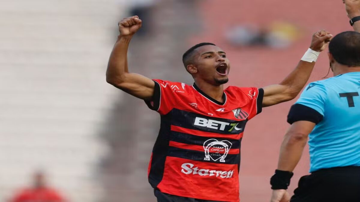 Leozinho, craque do futsal, fez seu 1º gol no futebol de campo