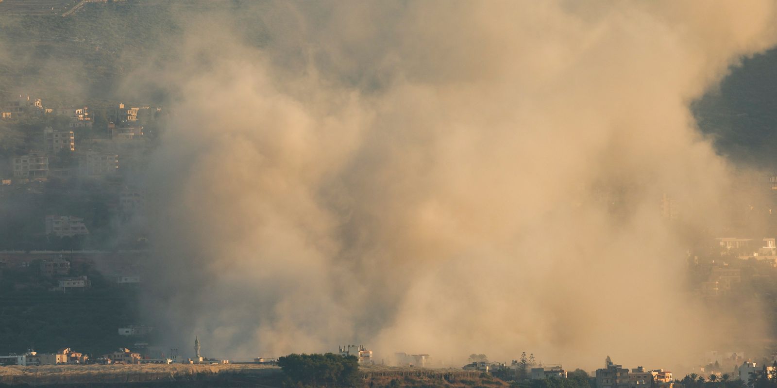 Israel promove novos bombardeios ao Líbano e civis tentam deixar país