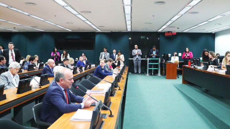 CCJ da Câmara aprova projeto que proíbe decisões individuais no STF
