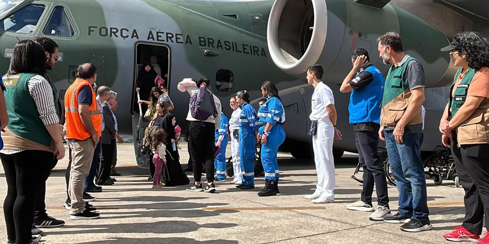 Oitavo voo com brasileiros repatriados do Líbano chega ao país