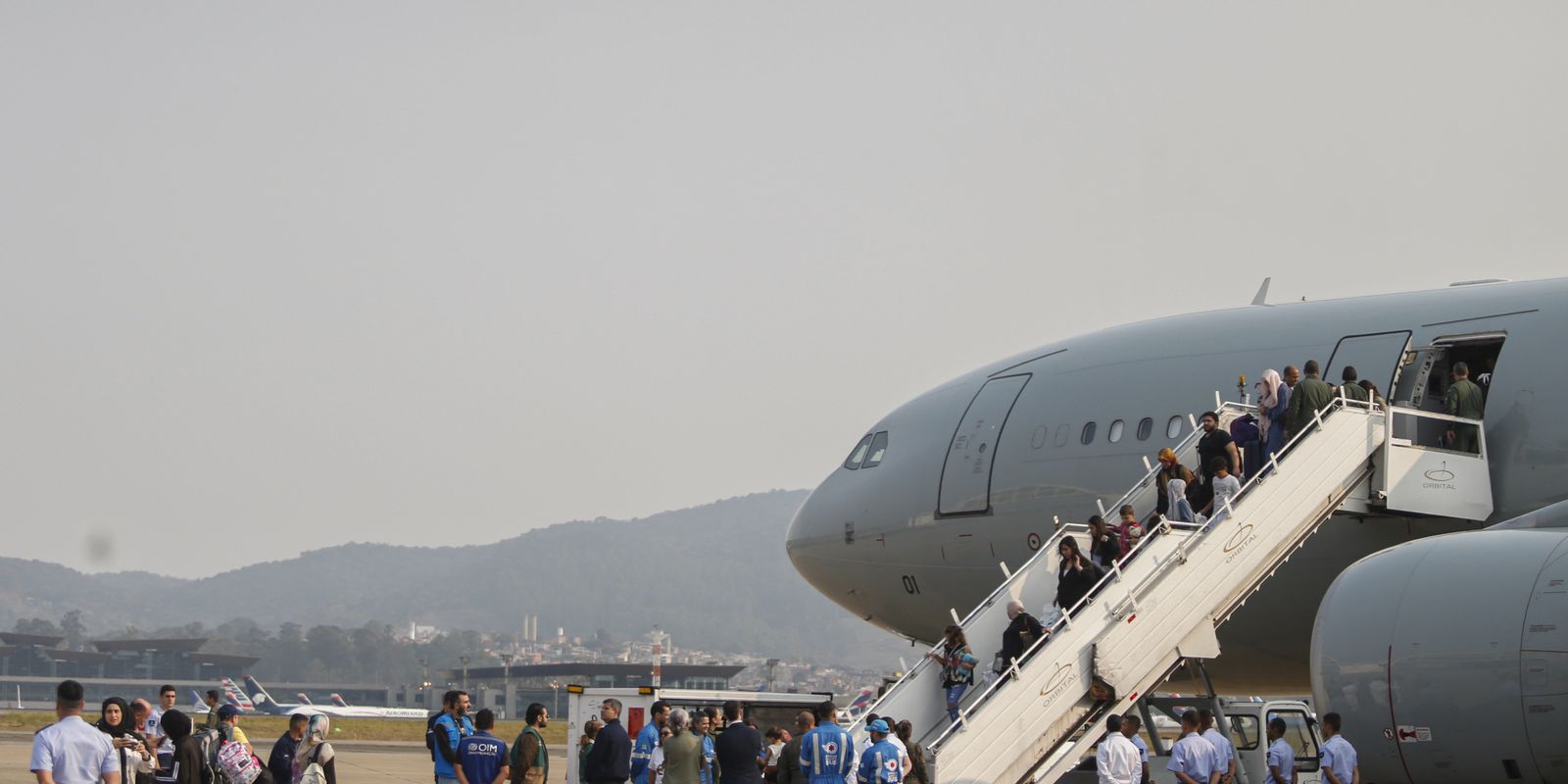 Aeronave para repatriação de terceiro grupo de brasileiros sai de SP