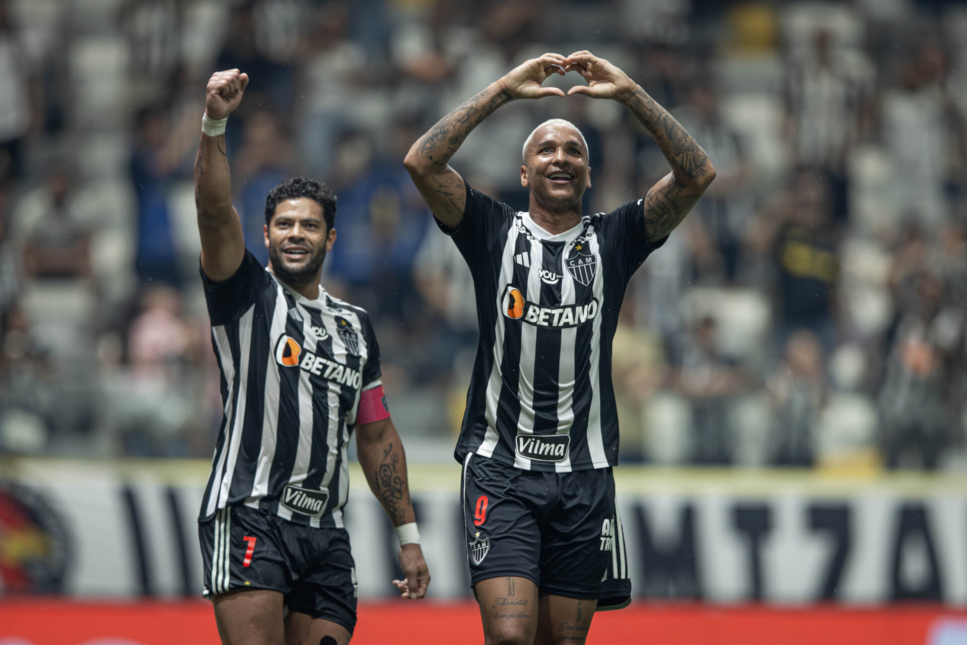 Deyverson decide quem é melhor entre Paulinho e Hulk