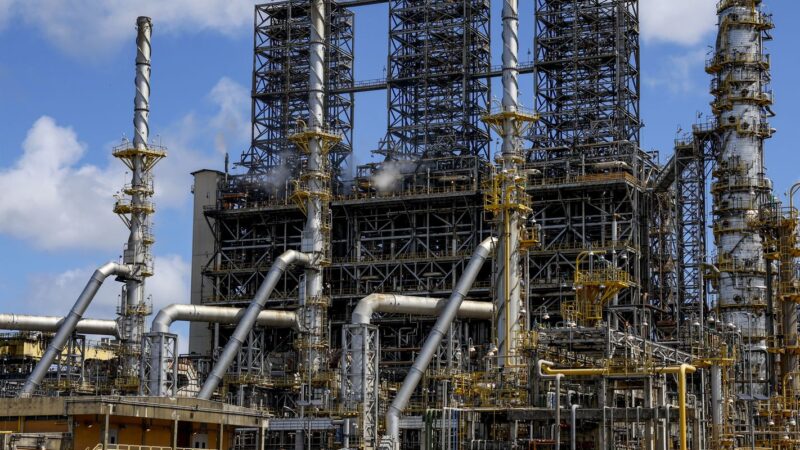 Petrobras atinge lucro de R$ 32,6 bi e reduz dívida ao menor nível