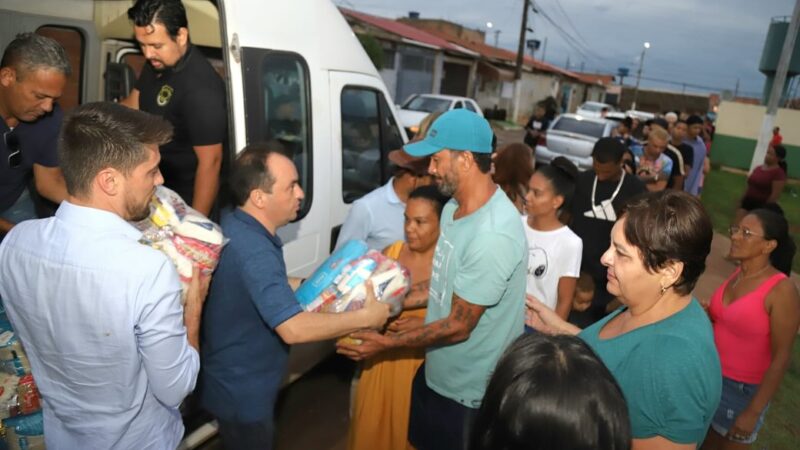 PROGRAMA NATAL DO BEM BENEFICIA MORADORES DA VILA GUAÍRA COM ENTREGA DE CESTAS BÁSICAS