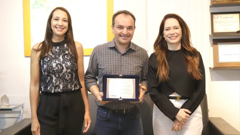 PREFEITO PÁBIO MOSSORÓ RECEBE HOMENAGEM DA 4ª PROMOTORIA DE JUSTIÇA DA COMARCA DE VALPARAÍSO DE GOIÁS