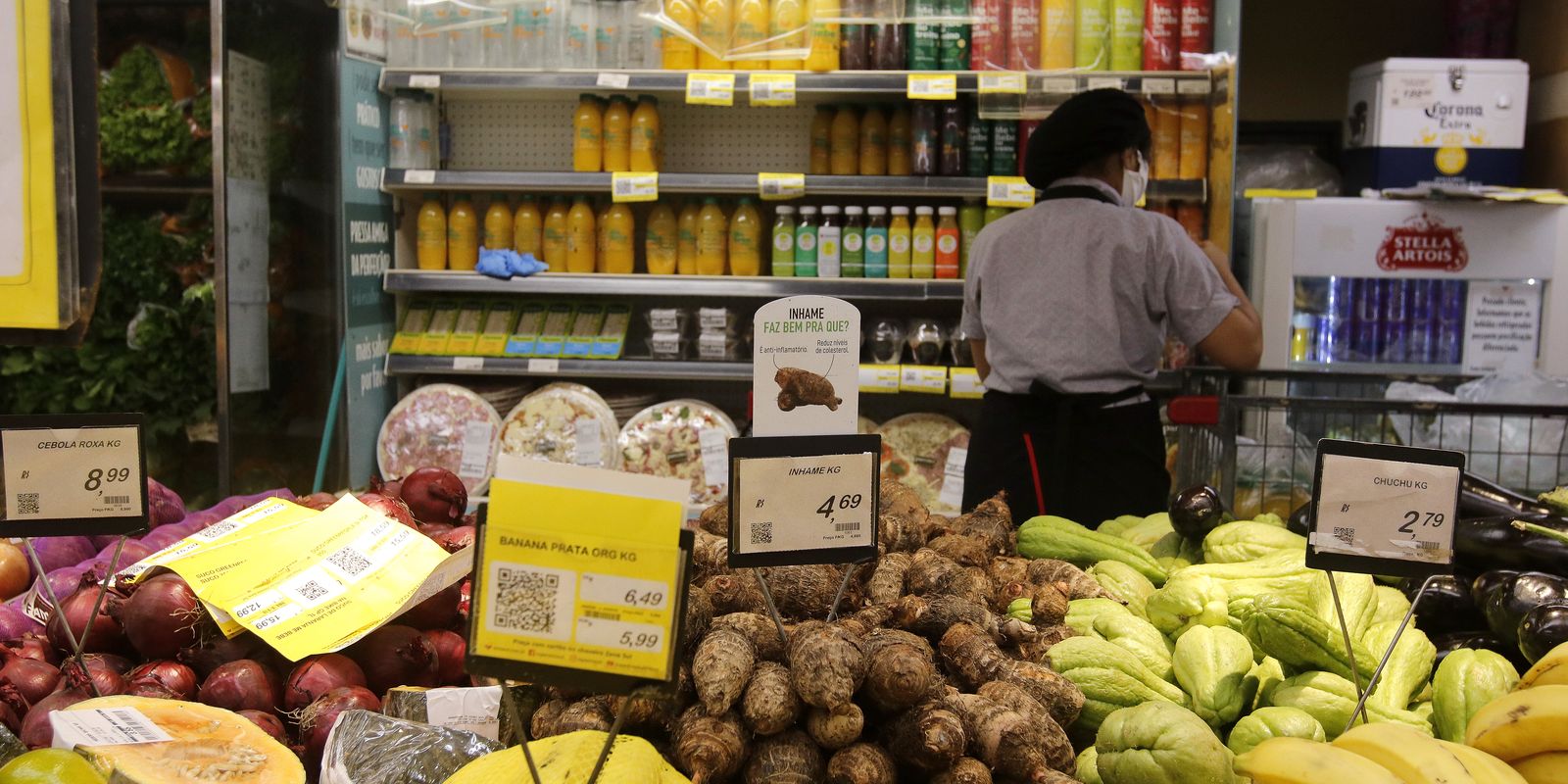 Inflação dos alimentos desacelera para 0,61% em fevereiro, diz IBGE