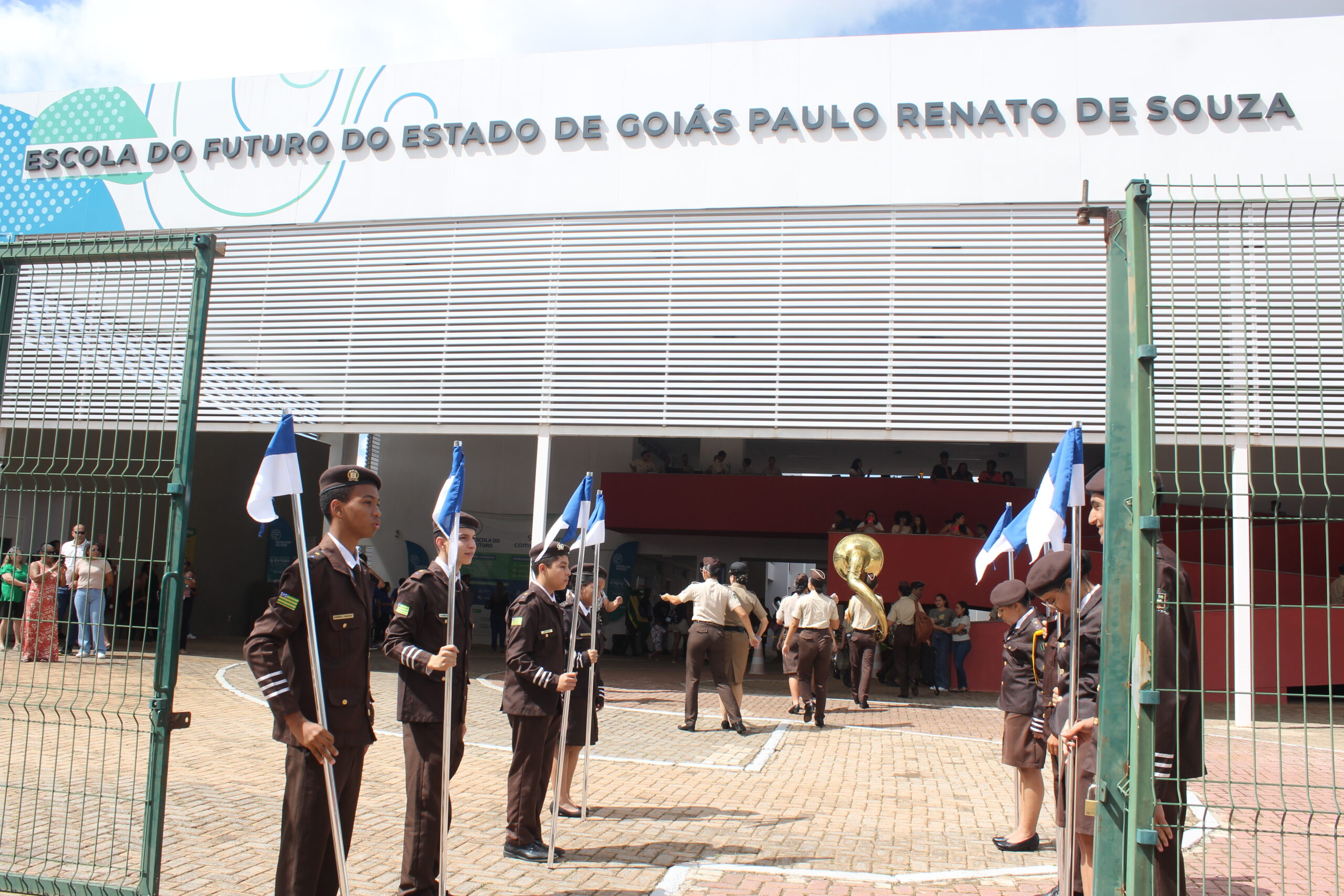 ESCOLA DO FUTURO CELEBROU 4 ANOS COM PROGRAMAÇÃO PARA A COMUNIDADE