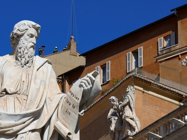 Conclave para eleger novo papa começa na madrugada desta quarta-feira