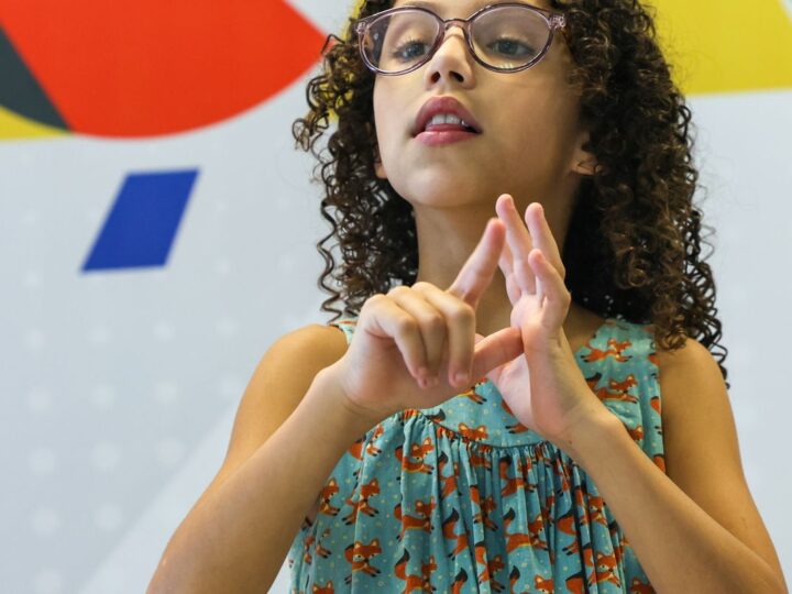 UFF desenvolve aplicativo Hora da Libras para crianças surdas