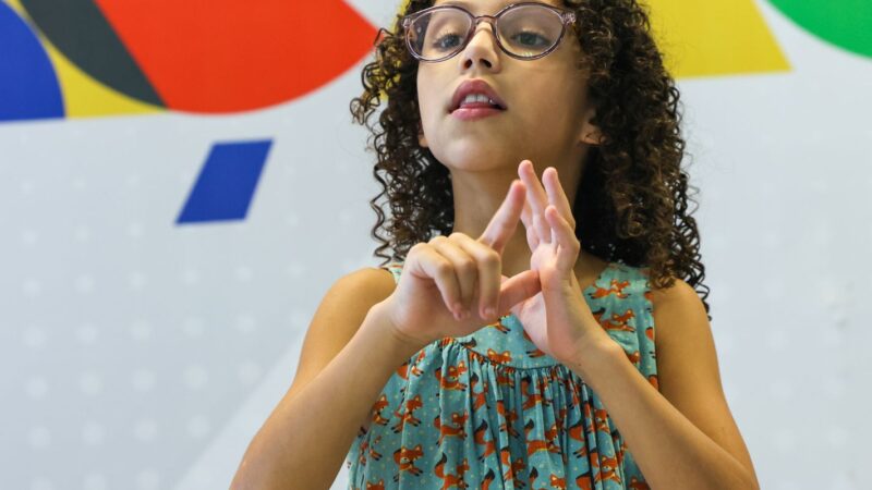 UFF desenvolve aplicativo Hora da Libras para crianças surdas