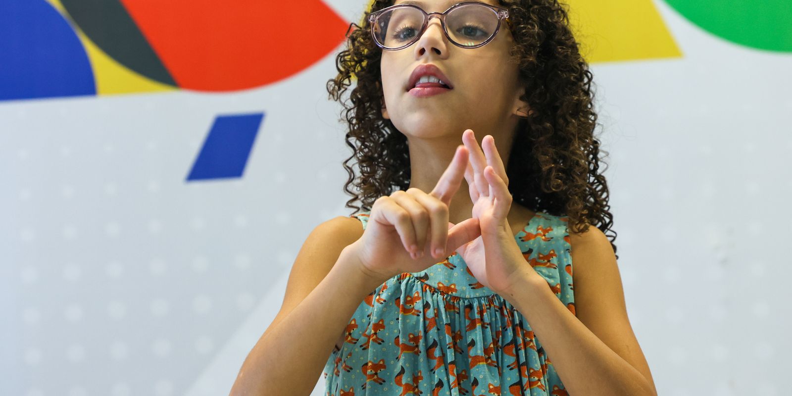 UFF desenvolve aplicativo Hora da Libras para crianças surdas