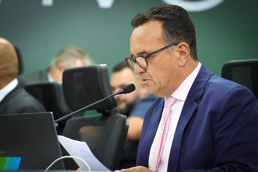 PROJETO DE LEI PROPÕE RESERVA DE VAGAS PARA MÃES DE CRIANÇAS COM TEA EM CONTRATOS PÚBLICOS
