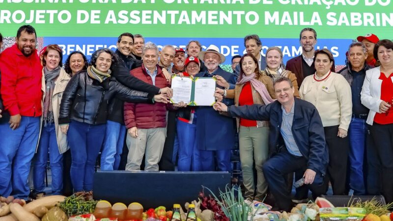 Lula cria assentamento da reforma agrária no Paraná