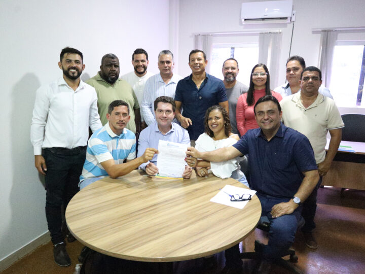PREFEITURA MUNICIPAL DE CRISTALINA FUNCIONA EM CAMPOS LINDOS DURANTE A MANHÃ DO DIA 29 DE ABRIL
