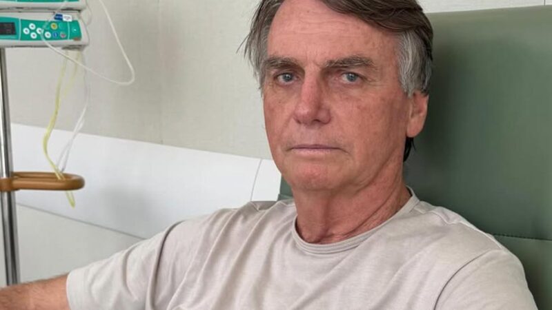 Jair Bolsonaro tem alta após três semanas internado em Brasília