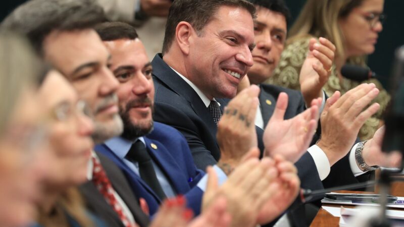 Câmara suspende ação penal contra Ramagem por atos do 8 de janeiro