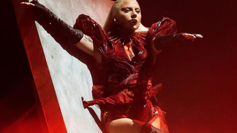 Lady Gaga faz show neste sábado em Copacabana