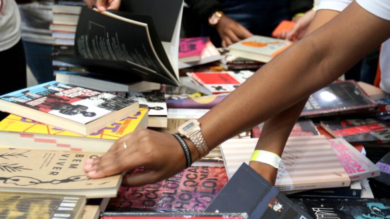 Começa Feira do Livro da Unesp
