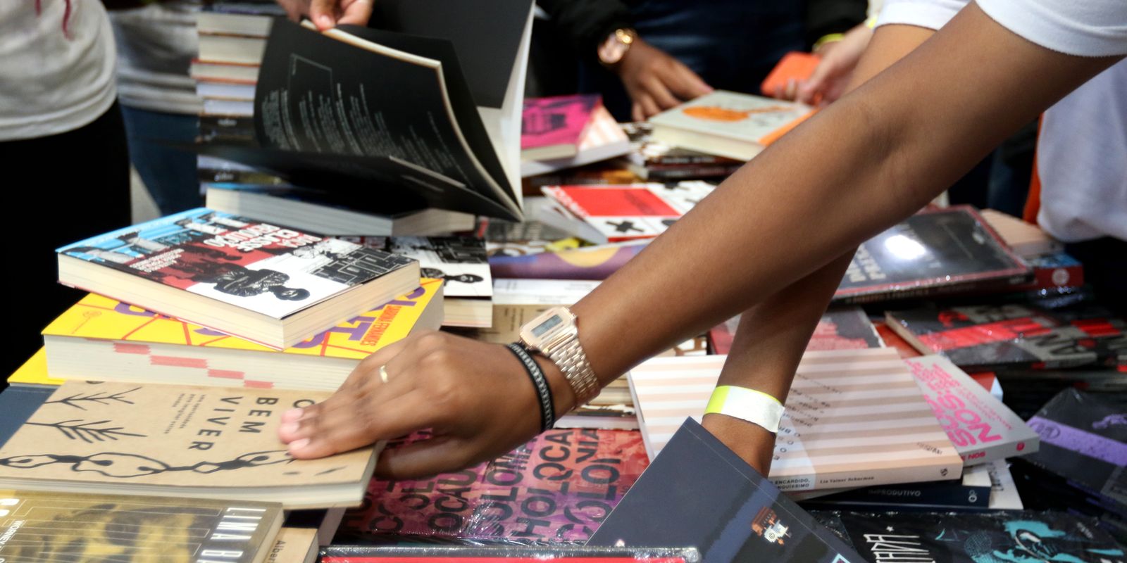 Começa Feira do Livro da Unesp