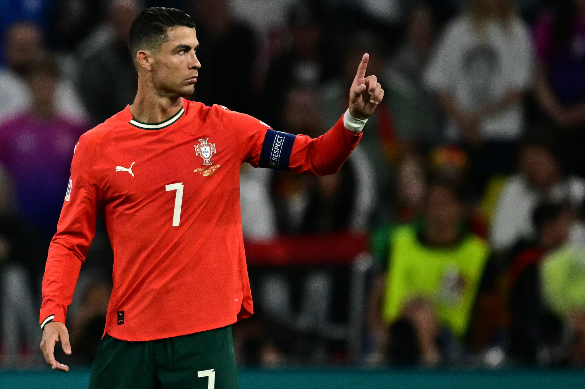 Cristiano Ronaldo fala sobre Messi e revela proposta argentina
