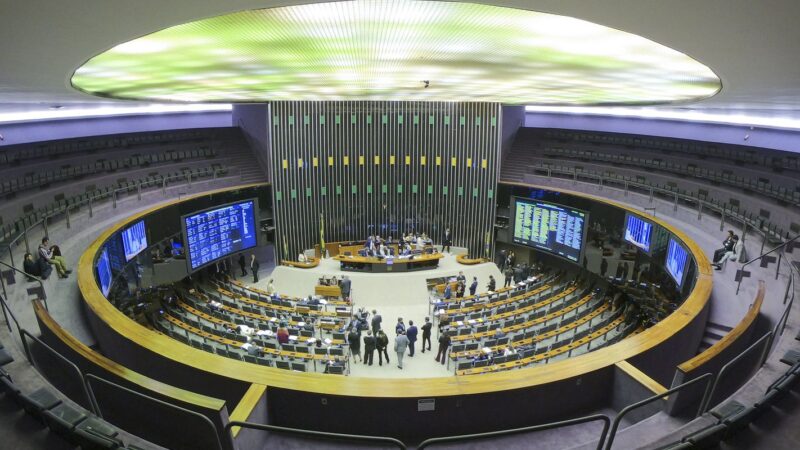 Governo tem mais um dia de conversas na Câmara sobre IOF
