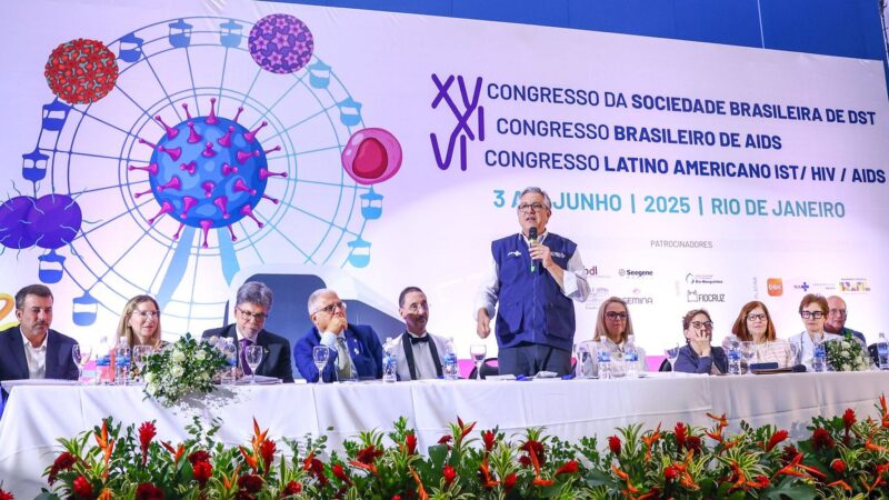 Brasil reduz transmissão do HIV de mãe para filho