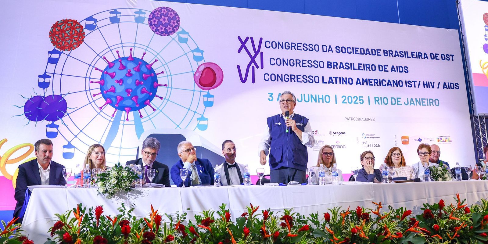 Brasil reduz transmissão do HIV de mãe para filho
