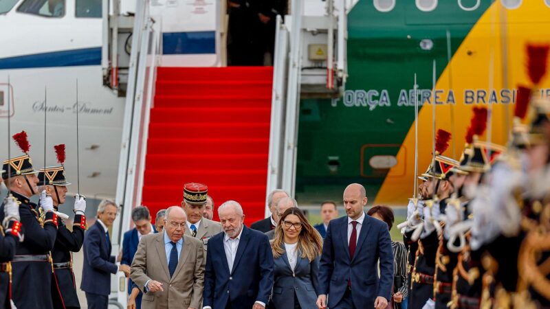 Lula chega em Paris para anúncio conjunto de nova declaração climática