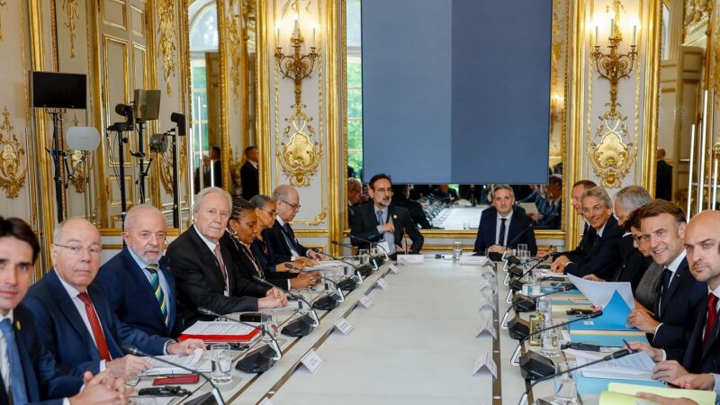 Macron pede inclusão de cláusulas-espelho para acordo UE-Mercosul