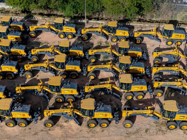 Lula entrega 318 máquinas agrícolas para 301 municípios mineiros
