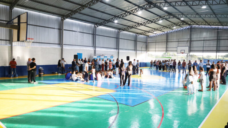 Prefeitura entrega nova cobertura da quadra da Escola Alfredo Paes Landim