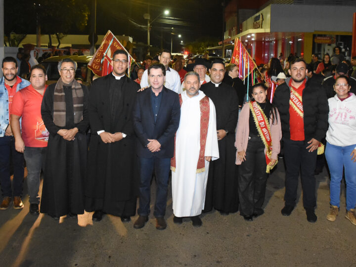 Prefeito Luis Otavio participa da Alvorada do Divino, que marca o início da 78ª Festa do Divino Espírito Santo em Cristalina