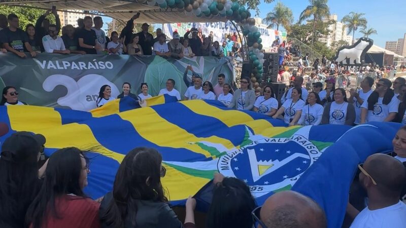 COM O TEMA “ACOLHER E EDUCAR”, VALPARAÍSO COMEMORA 30 ANOS EM GRANDE DESFILE CÍVICO