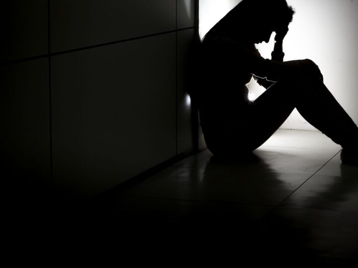 Estudo investiga como isolamento social afeta ansiedade e depressão